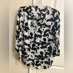 Stunning black and white blouse. Large
